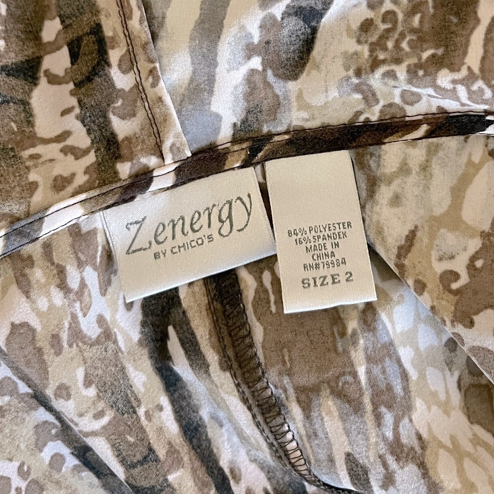Chicos Zenergy Lightweight Animal Print Hooded Windbreaker Jacket Size 2 (12/14) - Picture 3 of 6